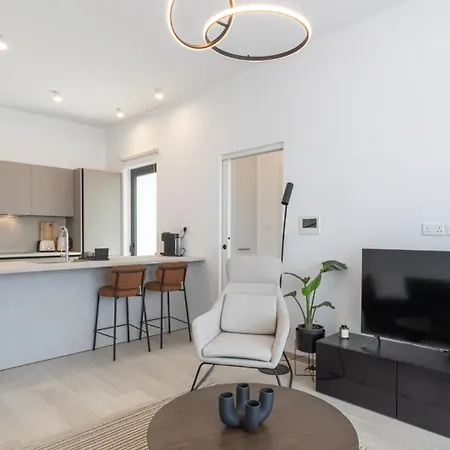 Aden Iii Apartment *